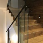 Parapetto scala in vetro con corrimano in ferro