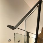 Parapetto scala in vetro con corrimano in ferro