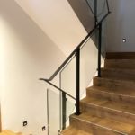Parapetto scala in vetro con corrimano in ferro