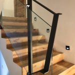 Parapetto scala in vetro con corrimano in ferro