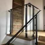 Parapetto scala in vetro con corrimano in ferro